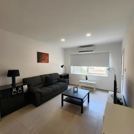 דירה Merab Holidays Annita Court B14