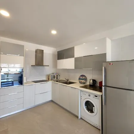Merab Holidays Annita Court B14 דירה איה נאפה